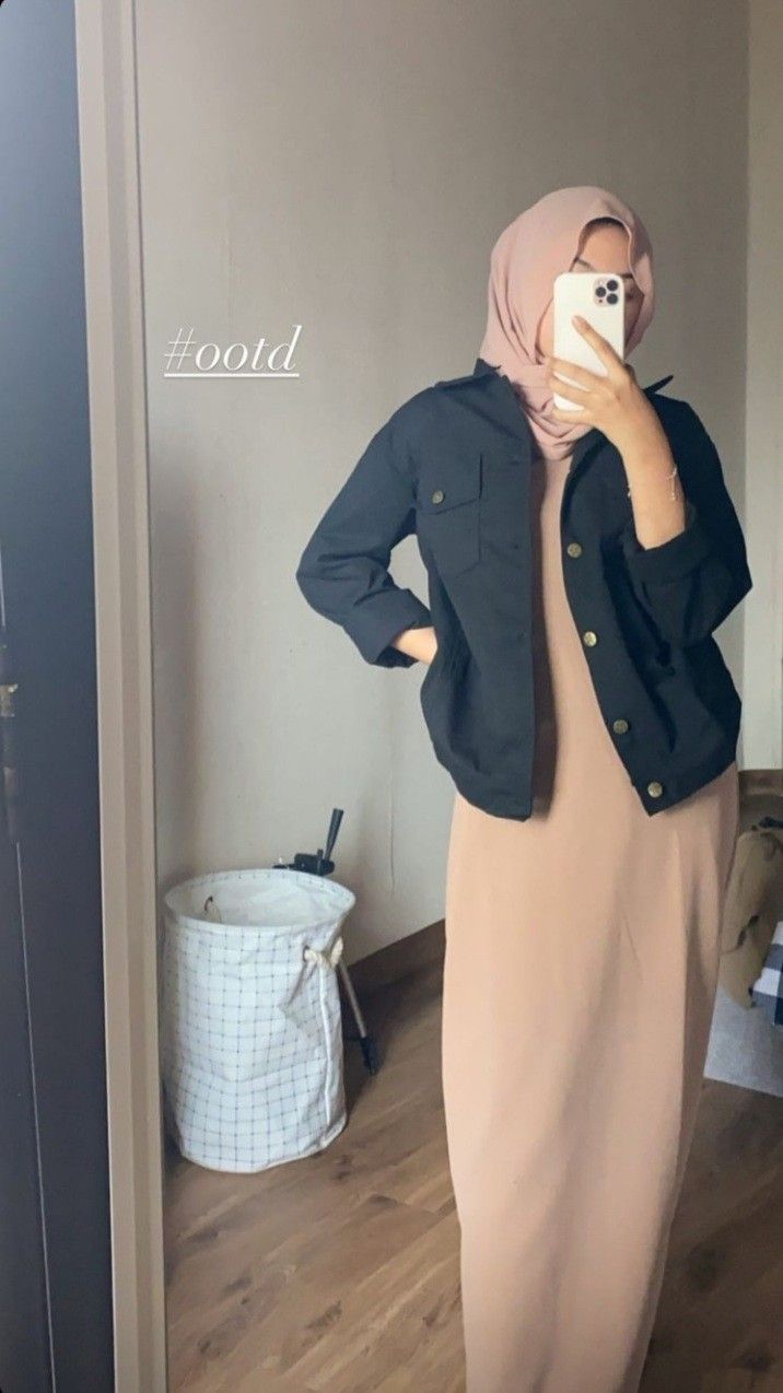 Sari Dewi wearing Inner Dress PALOLO